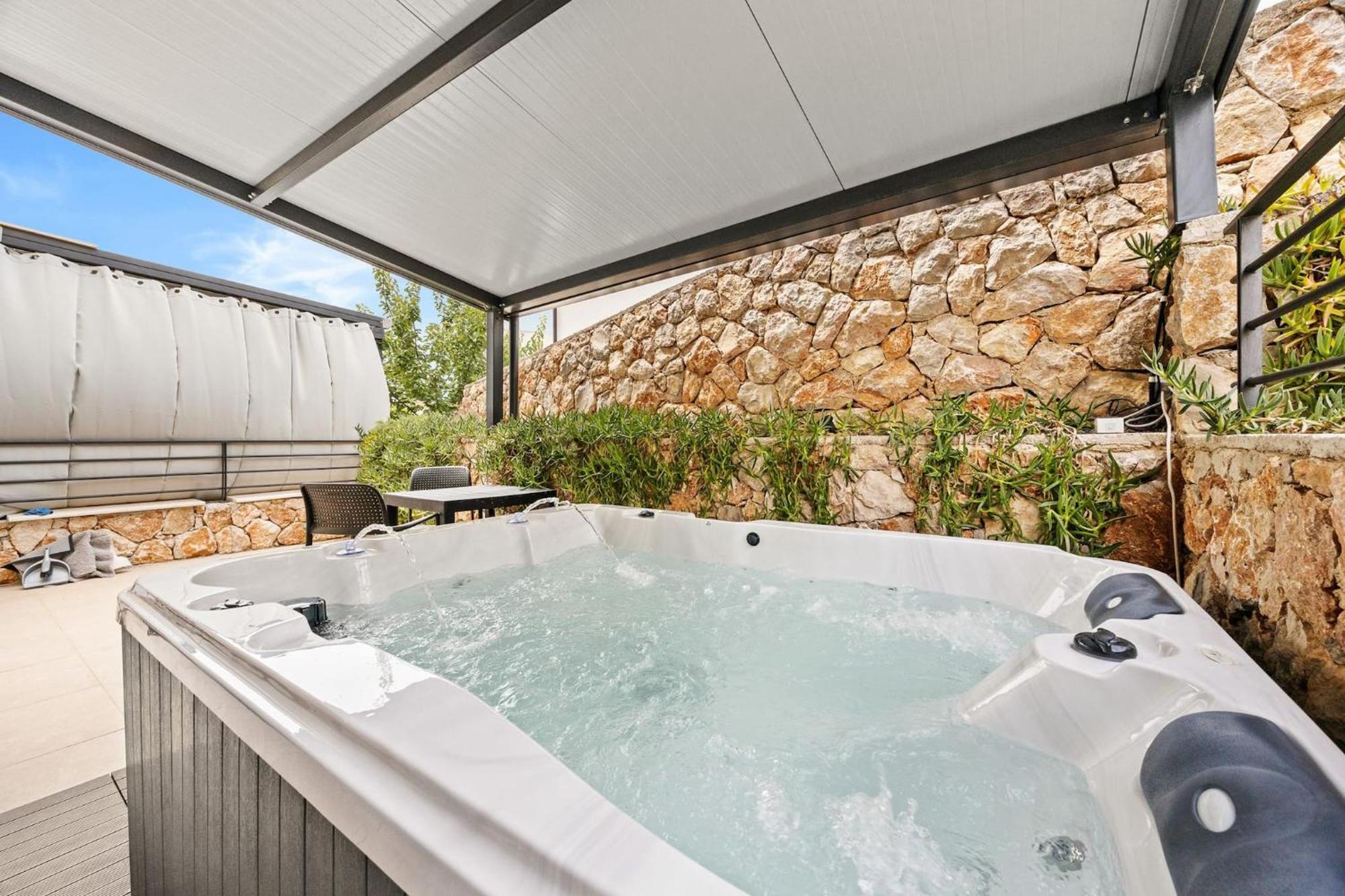 Crepsa Paradise With Jacuzzi - Couple Getaway *